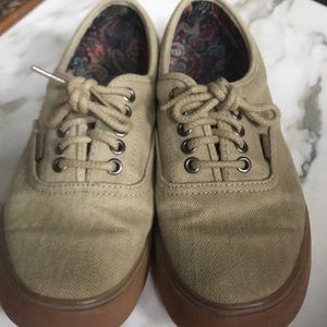 Tan/brown paisley VANS